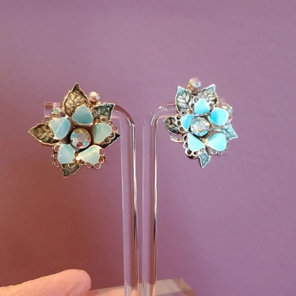 Vintage Costume Earrings, 1950's, Pretty Rhinestone Flowers!